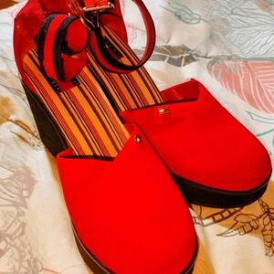 Tommy Hilfiger Red Women's Vintage Platform Shoes (6M)